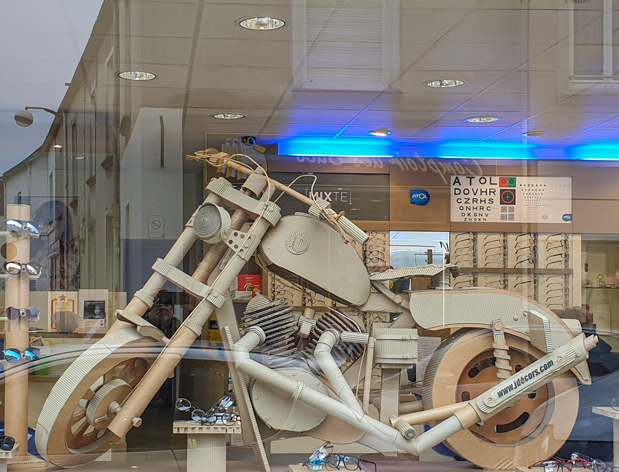aménagement-vitrine-carton